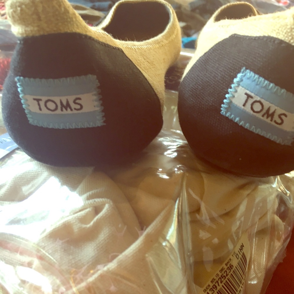 Toms Tan & Black